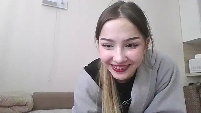 Snapshot of sillybloom chatting on October 5, 5:39 am sillybloom online show from October 5, 5:39 am