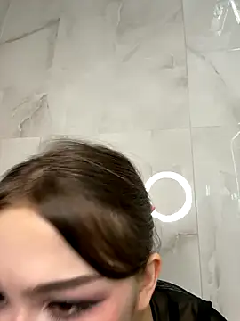 Snapshot of sillybloom chatting on December 17, 9:32 pm sillybloom online show from December 17, 9:32 pm