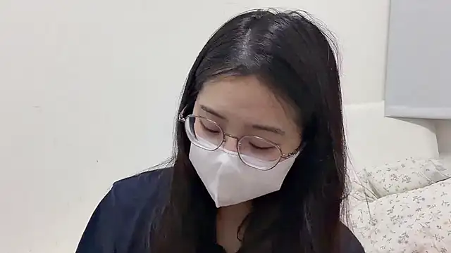 LHeart online show from February 24, 2:15 pm