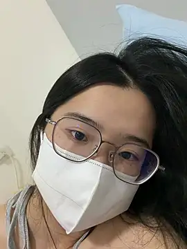 LHeart online show from April 15, 2:35 pm