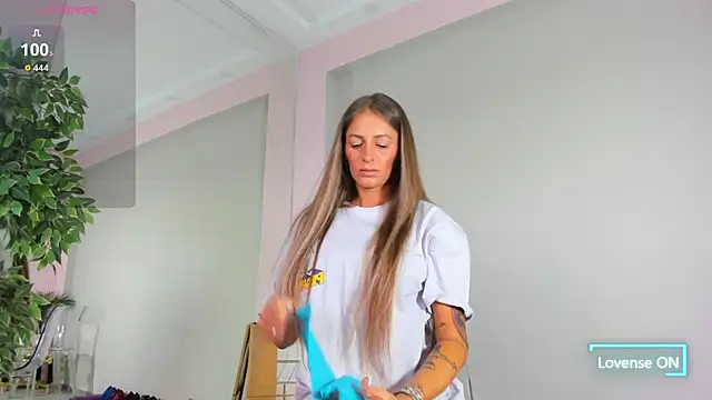 Snapshot of MayaHellen chatting on September 9, 4:56 am MayaHellen online show from September 9, 4:56 am