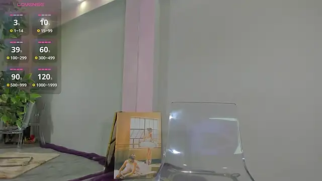 Snapshot of MayaHellen chatting on October 10, 5:17 am MayaHellen online show from October 10, 5:17 am