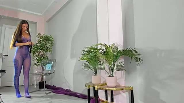 Snapshot of MayaHellen chatting on December 19, 5:47 am MayaHellen online show from December 19, 5:47 am