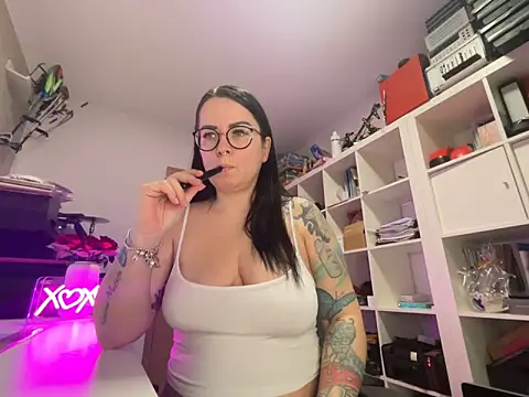 Snapshot of annalea85 chatting on February 13, 10:11 am annalea85 online show from February 13, 10:11 am