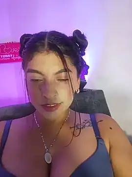 Snapshot of Fox_Roxxan chatting on May 23, 2:06 am Fox Roxxan online show from May 23, 2:06 am