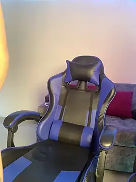 Snapshot of antonelaXantonysex chatting on December 17, 6:03 pm antonelaXantonysex online show from December 17, 6:03 pm