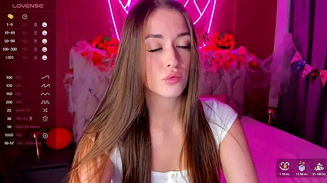 StacyWells online show from October 31, 8:48 am