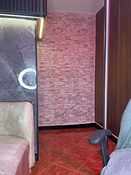 Stephany Rodriguez online show from February 12, 1:50 pm