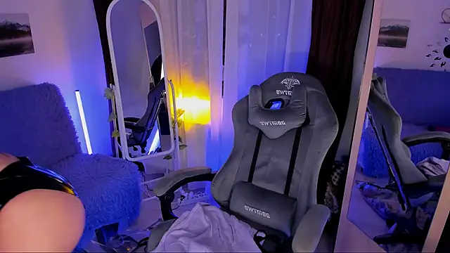 Snapshot of MissClairDeLune chatting on February 22, 5:02 pm MissClairDeLune online show from February 22, 5:02 pm