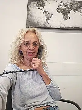 Snapshot of clarabell4 chatting on May 19, 8:31 am clarabell4 online show from May 19, 8:31 am