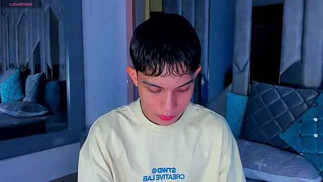 Snapshot of Sebax_Young chatting on May 14, 8:15 pm Sebax Young online show from May 14, 8:15 pm