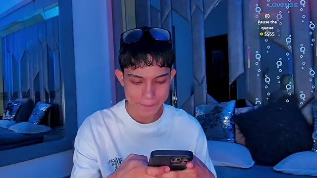 Snapshot of Sebax_Young chatting on June 5, 8:03 pm Sebax Young online show from June 5, 8:03 pm