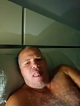 Snapshot of cubanitofeliz40 chatting on December 5, 9:29 am cubanitofeliz40 online show from December 5, 9:29 am