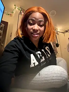 nuttybutter999999 online show from December 17, 10:38 pm