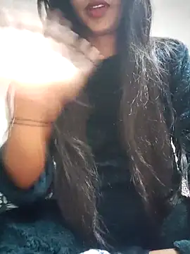 cute radhikaa online show from December 18, 6:36 pm