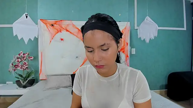 ania gomez online show from November 1, 9:17 pm