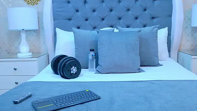 ZoeKrug online show from November 5, 11:43 am