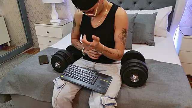 ZoeKrug online show from December 20, 7:21 pm