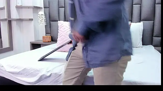 ZoeKrug online show from March 7, 12:13 pm