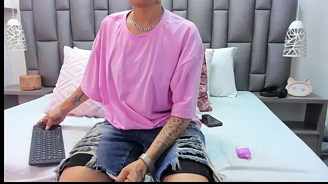 ZoeKrug online show from March 10, 12:21 pm