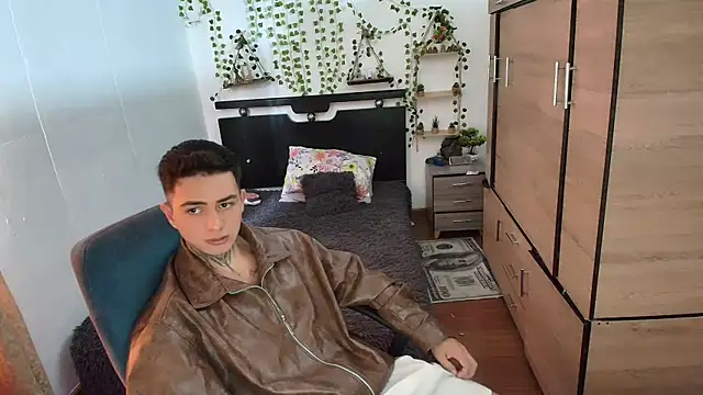 Snapshot of santii_ss chatting on May 7, 2:22 pm santii ss online show from May 7, 2:22 pm