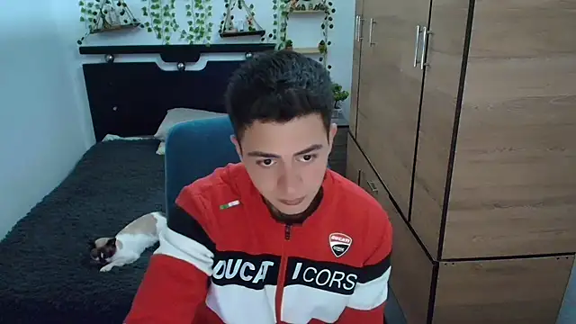 Snapshot of santii_ss chatting on May 17, 1:47 am santii ss online show from May 17, 1:47 am