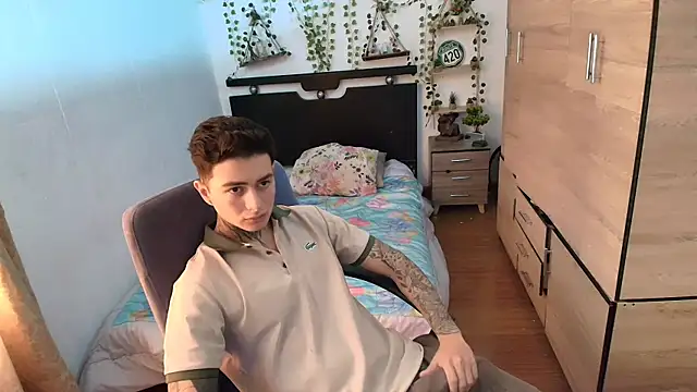 Snapshot of santii_ss chatting on June 28, 1:17 pm santii ss online show from June 28, 1:17 pm