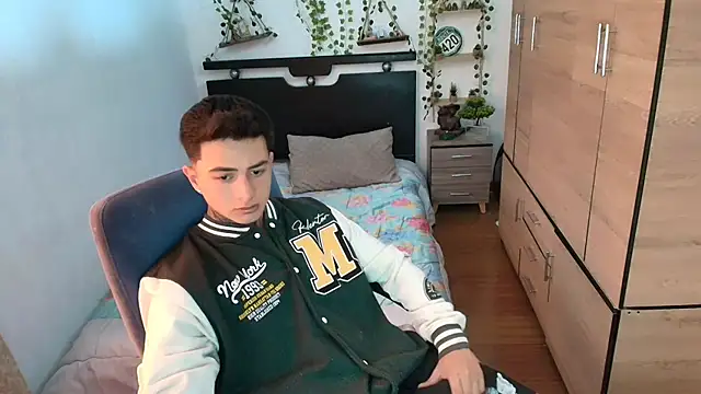Snapshot of santii_ss chatting on July 14, 2:56 pm santii ss online show from July 14, 2:56 pm