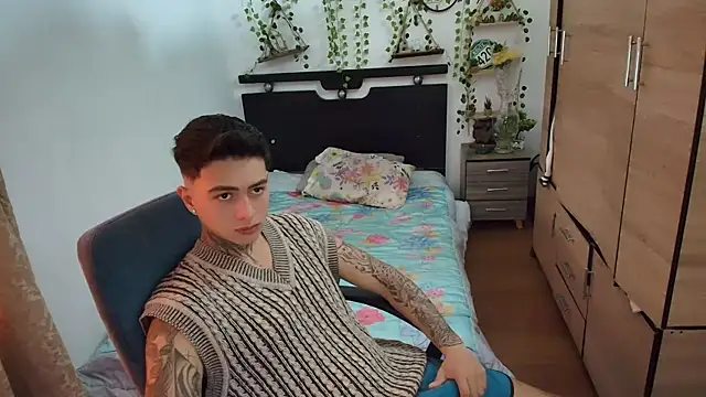 Snapshot of santii_ss chatting on August 5, 12:52 pm santii ss online show from August 5, 12:52 pm