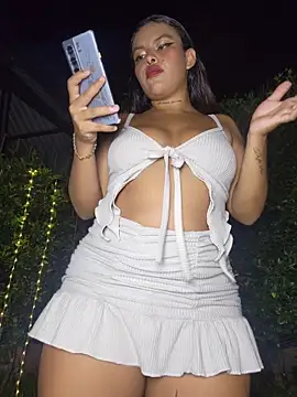 Yessica Lopezz online show from June 7, 9:35 am