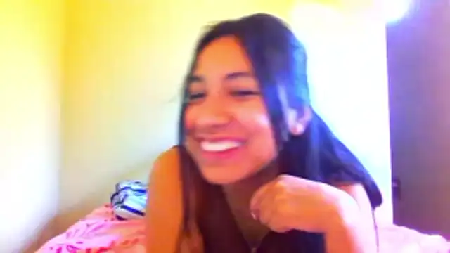 Snapshot of honeysweet111 chatting on October 31, 10:33 pm honeysweet111 online show from October 31, 10:33 pm