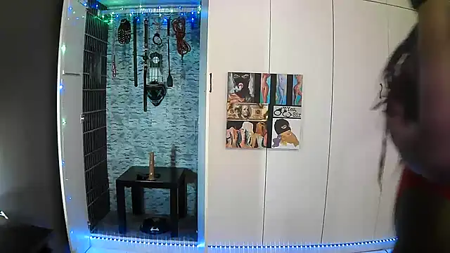 Snapshot of BaDSubMiss chatting on November 1, 4:25 am BaDSubMiss online show from November 1, 4:25 am