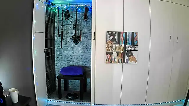 Snapshot of BaDSubMiss chatting on November 11, 4:56 am BaDSubMiss online show from November 11, 4:56 am