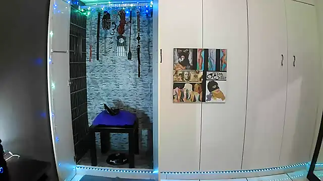 Snapshot of BaDSubMiss chatting on November 14, 4:33 am BaDSubMiss online show from November 14, 4:33 am