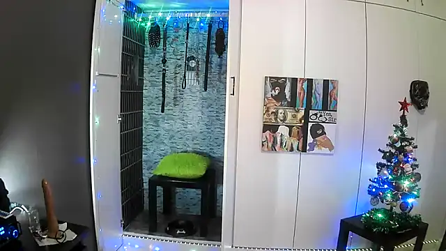 Snapshot of BaDSubMiss chatting on December 14, 5:13 am BaDSubMiss online show from December 14, 5:13 am