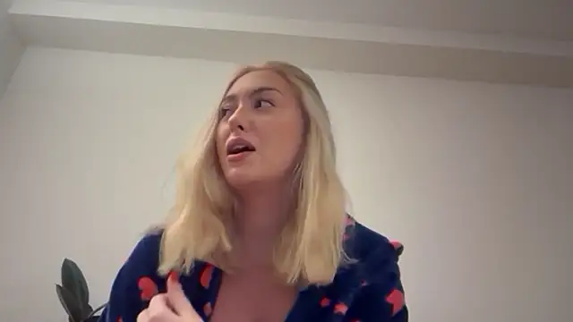 Snapshot of Kitty_Swetty chatting on November 10, 10:20 pm Kitty Swetty online show from November 10, 10:20 pm