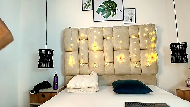 Zoelucas online show from December 5, 12:03 pm