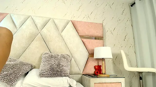 Zoelucas online show from March 17, 12:08 pm