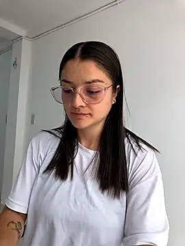 Snapshot of Coralinne__ chatting on April 4, 3:09 pm Coralinne online show from April 4, 3:09 pm