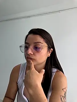 Snapshot of Coralinne__ chatting on April 11, 3:38 pm Coralinne online show from April 11, 3:38 pm