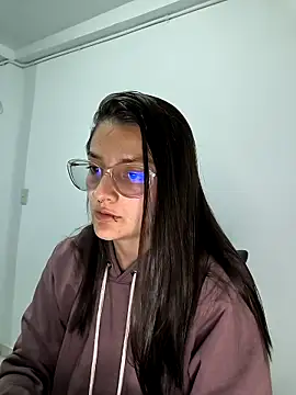 Snapshot of Coralinne__ chatting on April 21, 1:07 am Coralinne online show from April 21, 1:07 am