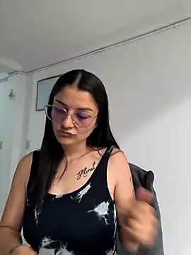 Snapshot of Coralinne__ chatting on May 4, 3:08 pm Coralinne online show from May 4, 3:08 pm