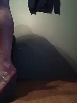 Snapshot of Crossedsissy chatting on May 23, 2:06 am Crossedsissy online show from May 23, 2:06 am