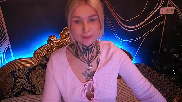 IvyLaurent online show from December 18, 1:17 pm