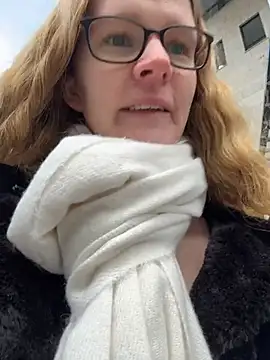 Snapshot of Bikergirl_97 chatting on November 20, 11:54 am Bikergirl 97 online show from November 20, 11:54 am