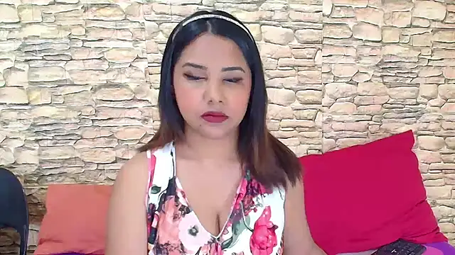 Snapshot of IndiaSexyStripper4u chatting on December 3, 4:42 am IndiaSexyStripper4u online show from December 3, 4:42 am