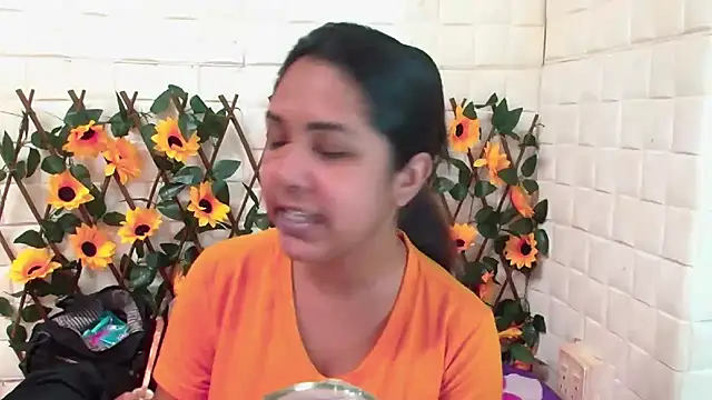 Snapshot of IndiaSexyStripper4u chatting on December 5, 4:43 am IndiaSexyStripper4u online show from December 5, 4:43 am