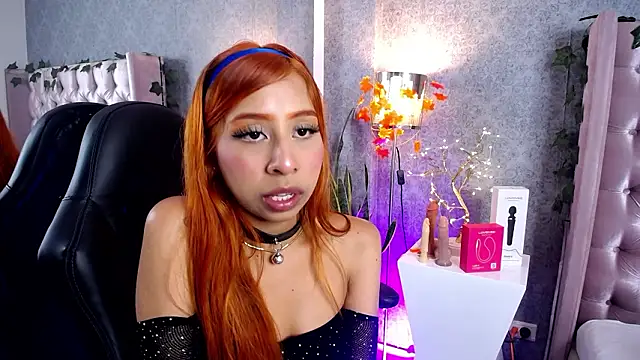 laila stilwiills online show from February 3, 6:40 am