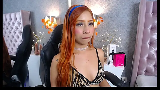 laila stilwiills online show from February 12, 5:24 am