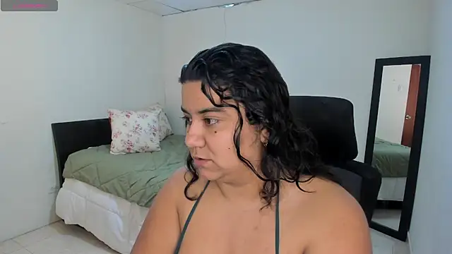 Snapshot of MariamCastiblanco chatting on June 2, 5:48 pm MariamCastiblanco online show from June 2, 5:48 pm